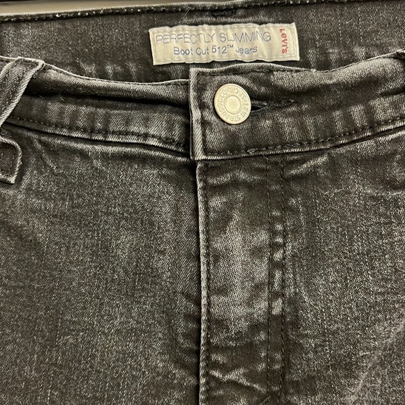 Levi’s ladies shorts - Picture 5 of 12